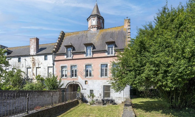 Cerfontaine House | Spacious holiday home in Cerfontaine with garden