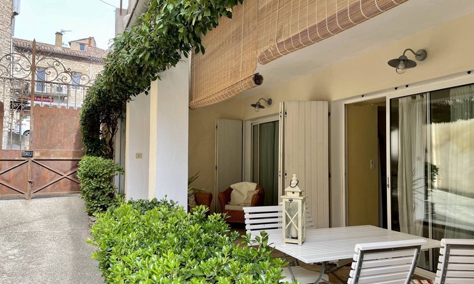Velleron Apartment | Spacious holiday rental in the heart of Provence