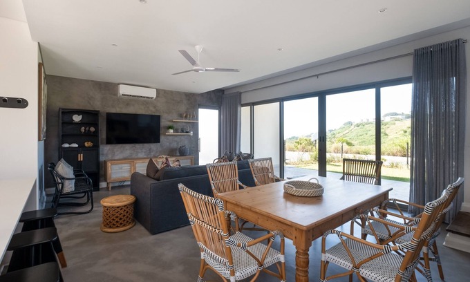 Salt Rock Apartment | Spacious Holiday Home in Zululami - Private Pool