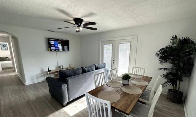Driftwood House | Spacious Hollywood Beach Place
