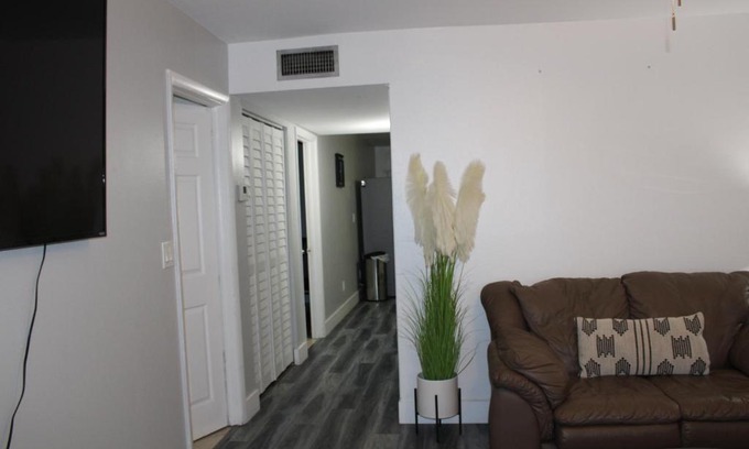 West Park Apartment | Spacious home by hard rock stadium and Casino