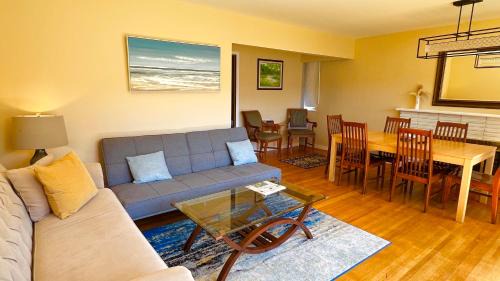 Fraserview Apartment | Spacious home 15mins to Downtown