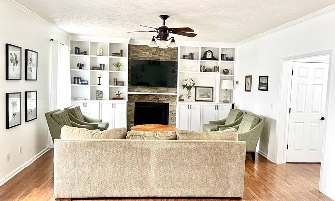 La Vergne House | Spacious Home 18 miles from Nashville