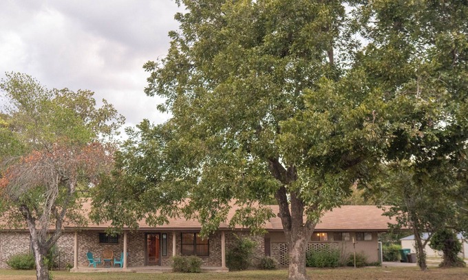 Smithville House | Spacious home 2 minutes from downtown (Pet-Friendly!)