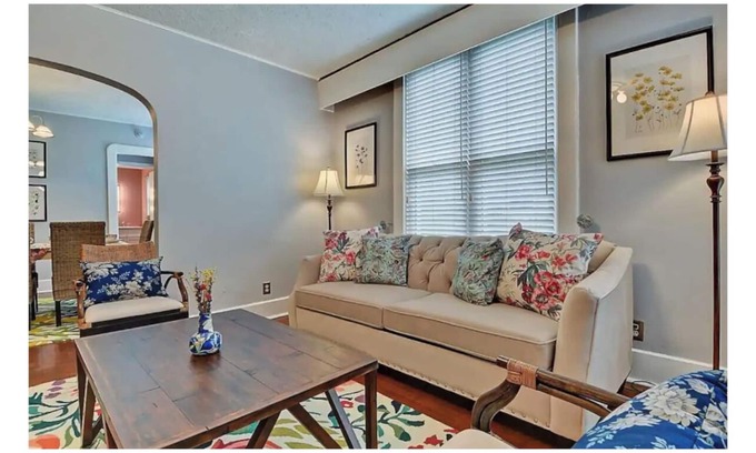 Near Northside House | Spacious Home 5BR! Cozy and Bright Home!