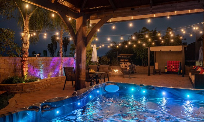Vista House | Spacious Home 7mi to Beach, King Bed, Spa, Firepit, Games, Perfect for Groups