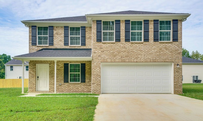 Shepherdsville House | Spacious Home: 8 Mi to Bernheim Arboretum!