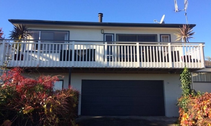 Hilltop House | Spacious home, great lake and mountain views, with own rustic thermal hot tub