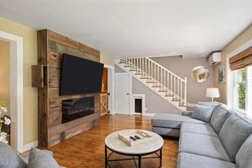 Great Valley House | Spacious Home Hot Tub 2 Living Rooms Pets OK
