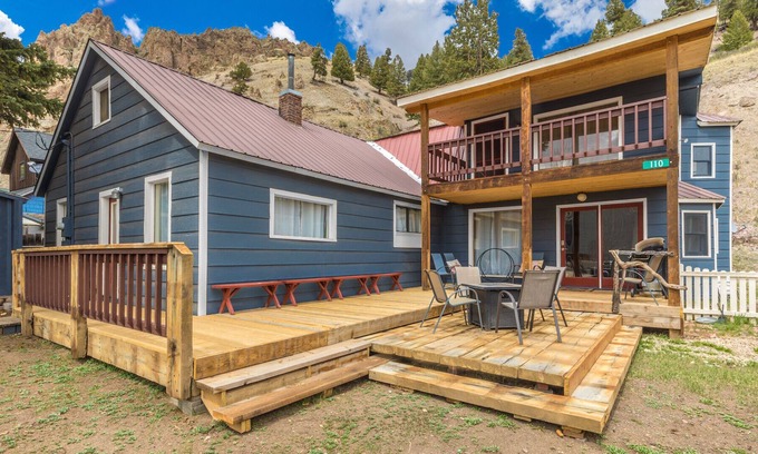 Creede House | Spacious Home-Ideal Location to Downtown Creede-Pets Welcome-Fire Pit