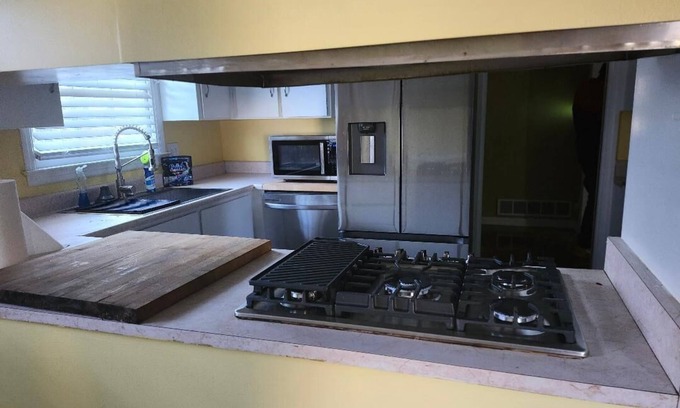 Savannah House | Spacious home in a quiet neighborhood. Large backyard pet and child friendly.
