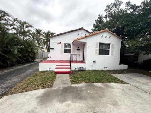Royal Poinciana Villa | Spacious Home in Florida