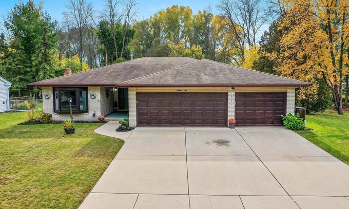 Green Bay House | Spacious home in Green Bay with hot tub, fireplace & fitness room