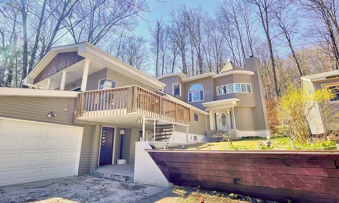 Greentown House | Spacious Home in Green Hideout! Game Room, Swing , Balconies