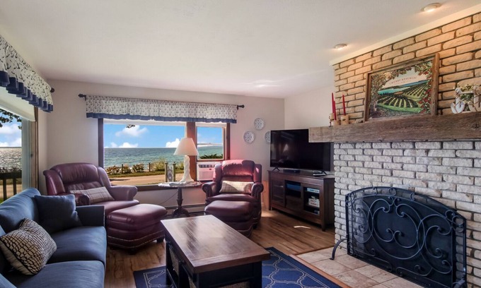 Omena House | Spacious home in Omena. Pet friendly. Short walk to beach.
