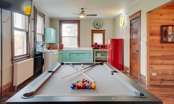 Bessemer House | Spacious Home in Ramsay: 9 Smart TVs + Pool Table!