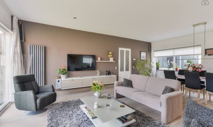 Halfweg House | Spacious home, large sunny garden Halfweg. Sleeps max 4 adults + 2 children