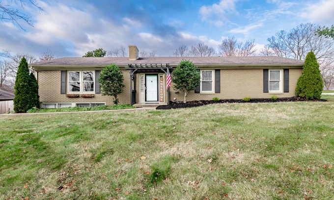 Shelbyville House | Spacious home middle of bourbon country. Sleeps 8, firepit!