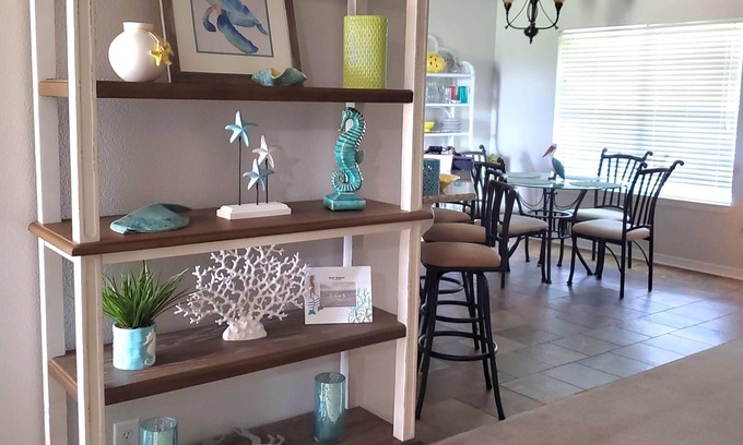 Foley House | Spacious Home, Minutes to Dining and Shopping. Snowbird monthly rate available.