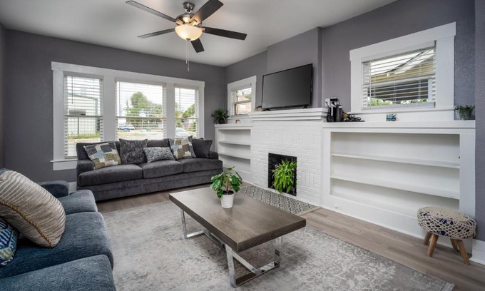 Beacon Hill House | Spacious Home Near Downtown San Antonio