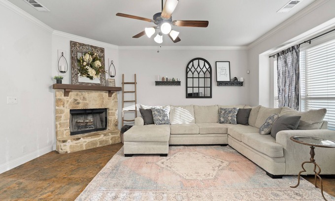 Little Elm House | Spacious Home Near Wedding Venues