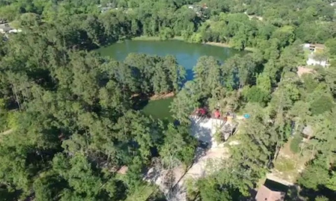 Northside House | Spacious home on 25 acre estate with lake & beach