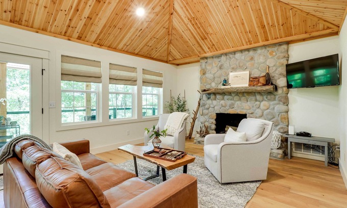 Beaver Shores House | Spacious Home on Beaver Lake w/Deck & Fire Pit!