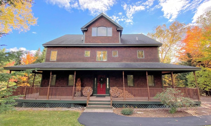 Bretton Woods House | Spacious home, ski views, pool table, foosball, privacy, steps to Mt Wash Hotel and dog friendly!