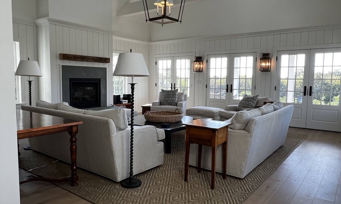 Cliff House | Spacious Home Steps from Beach and Bike Path. One Mile to Town.