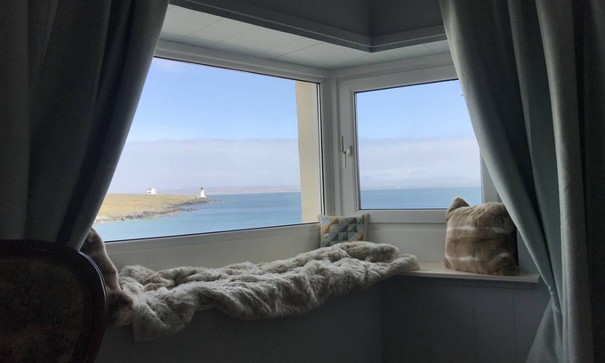 Port Charlotte House | 💙 spacious home with beautiful views in the heart of the village 1 min to beach