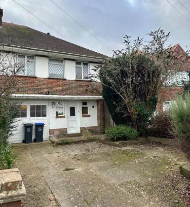 Worthing House | Spacious Home w/Parking & Garden
