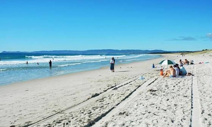 Ruakaka House | Spacious home with adjoining cottages