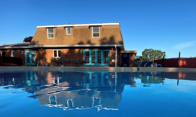 Catskill House | Spacious home with character, Near slopes, Fireplace, Private Pool, and Hot Tub