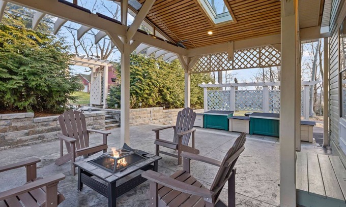 Chester House | Spacious Home with Game Room and Pool