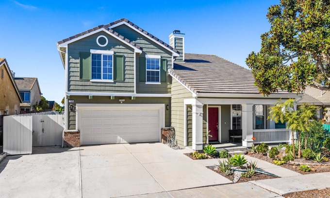 Oxnard House | Spacious home with private yard & BBQ - 2 mi. from downtown