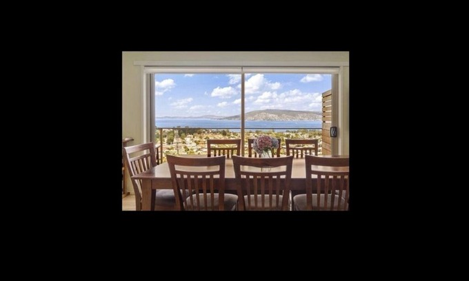 Bellerive House | Spacious Home With Spectacular Water Views