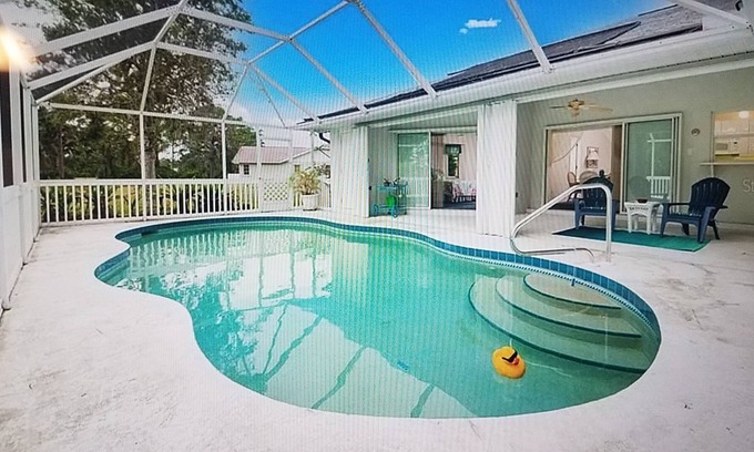 Broadmoor House | Spacious Home with heated Pool near Broadmoor Park walking trails