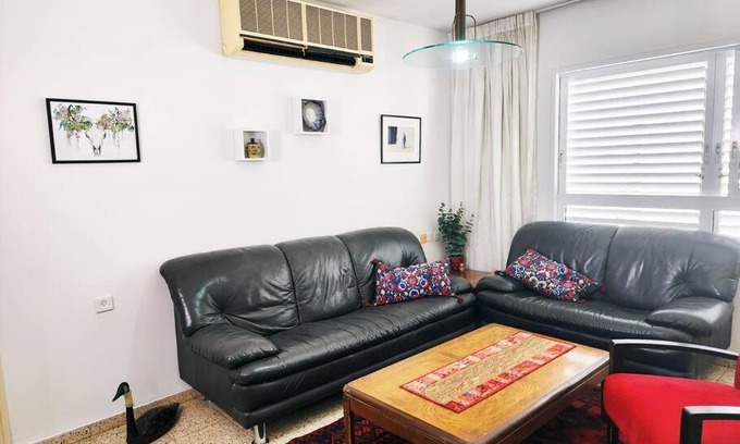 Tel Aviv Apartment | Spacious & Homely Retreat at the Diamond District