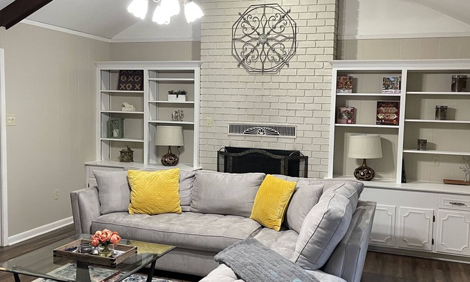 Hattiesburg House | Spacious house in a quiet family oriented neighborhood
