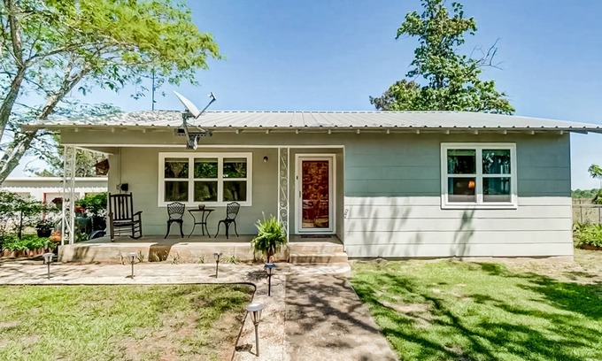 Smithville House | Spacious House in Charming Smithville - Dog-Friendly with patio