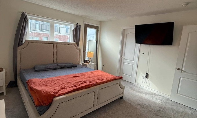 Markham House | Spacious house in Markham