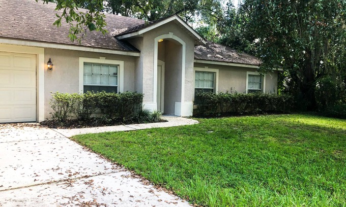 DeLand House | Spacious House near Downtown Deland