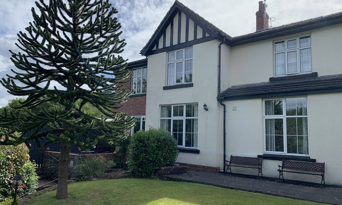 Ambergate House | Spacious house on the edge of the Peak District