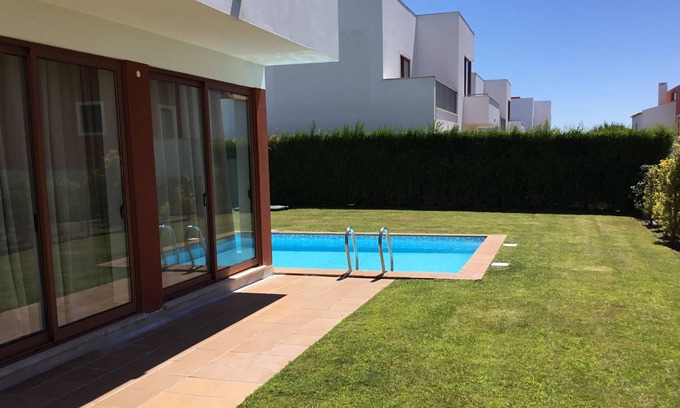 Casalinho House | Spacious house, Own Private Pool. Unlimited free Wi Fi. Golf And Beaches 5 Min