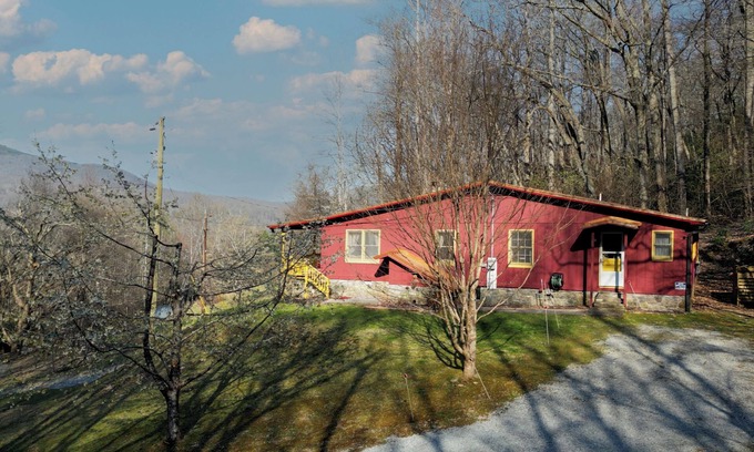 Gerton House | Spacious House, PERFECT Location,17 Miles to Asheville, Pets,View!