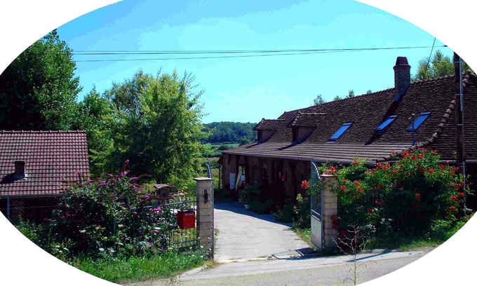 Sainte-Croix House | Spacious house, quiet location, child-friendly, with comfort