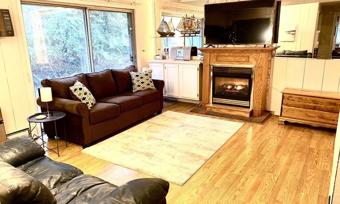 Orchard Park House | Spacious House short walk to Bills Stadium