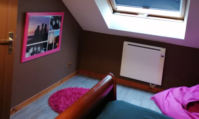 L'Huisserie Bed & Breakfast | Spacious house swimming pool near public transport and shops