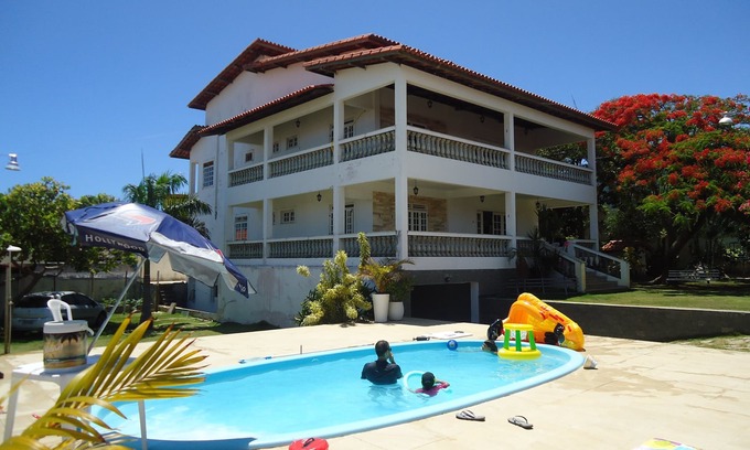 Ipitanga House | Spacious house to gather family and friends, beach, barbecue, pool and green area