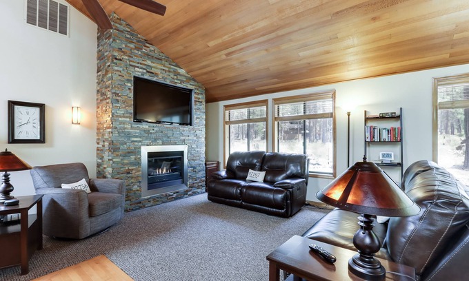 Overlook Park House | Spacious house w/shared hot tub & pool, SHARC access, and private gas grill